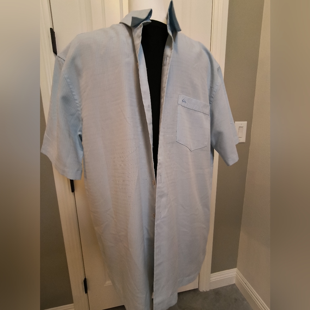 Quiksilver® Mens Short Sleeve Button Up Shirt - Medium
